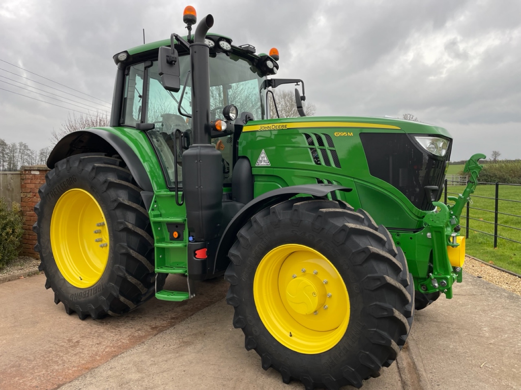 John Deere 6195M