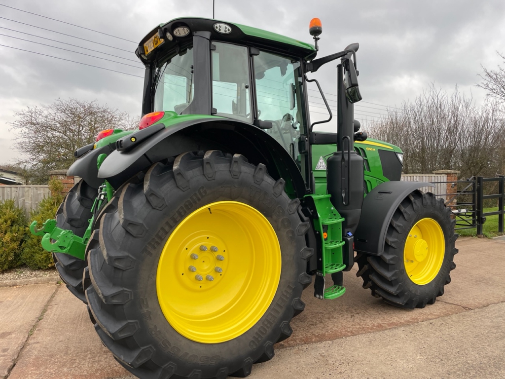 John Deere 6195M