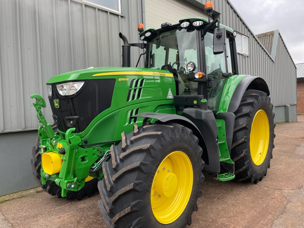John Deere 6195M