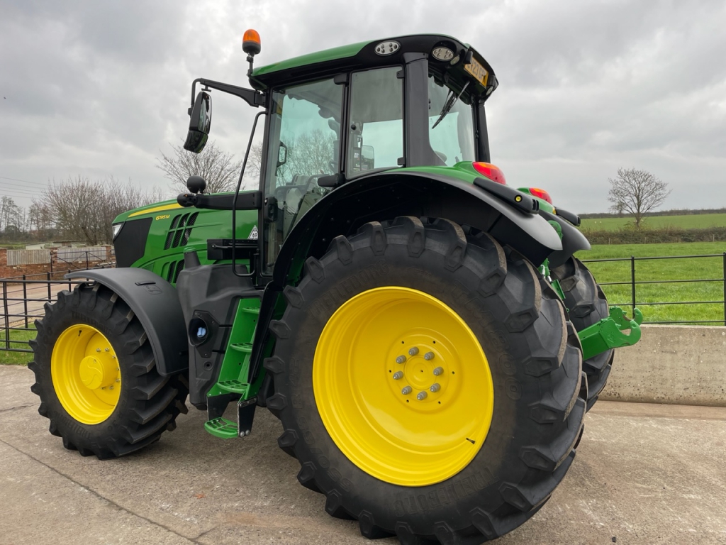 John Deere 6195M