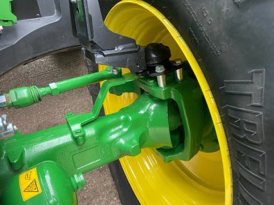 John Deere 6195M