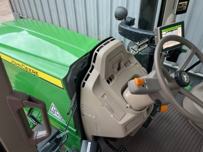 John Deere 6195M