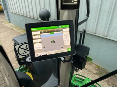 John Deere 6195M