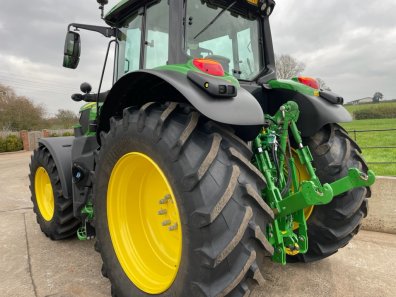 John Deere 6195M