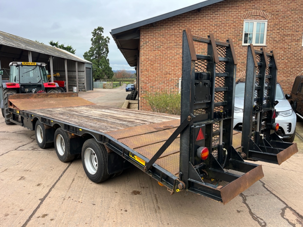NC 20 Ton tri-axle low loader