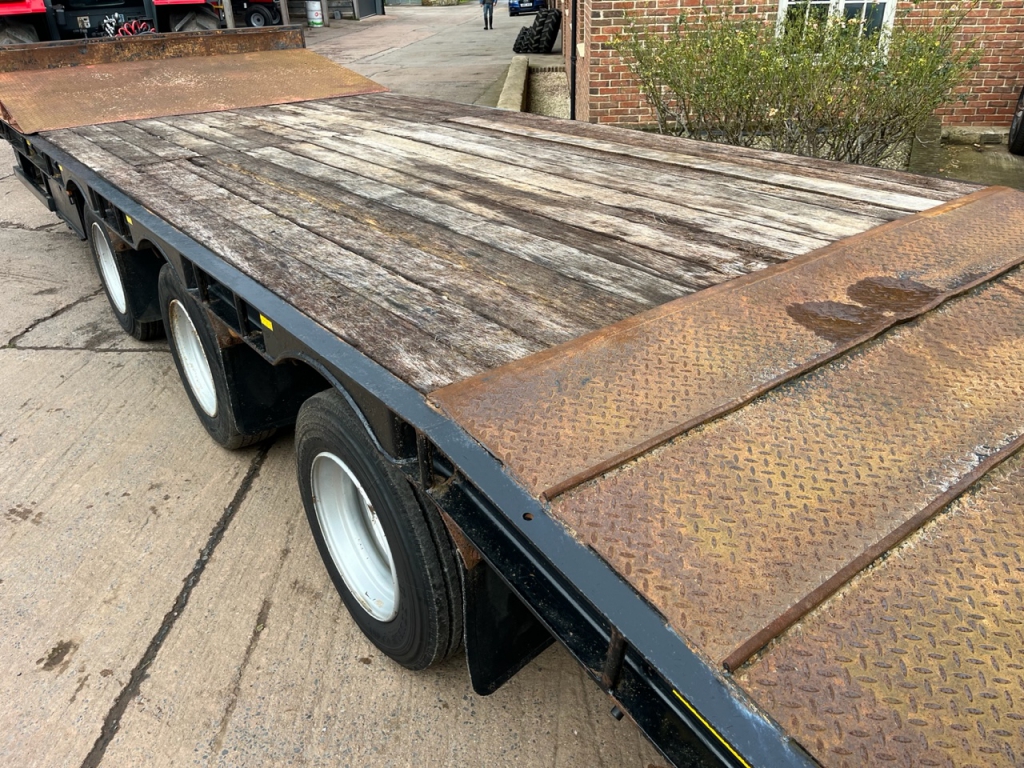 NC 20 Ton tri-axle low loader