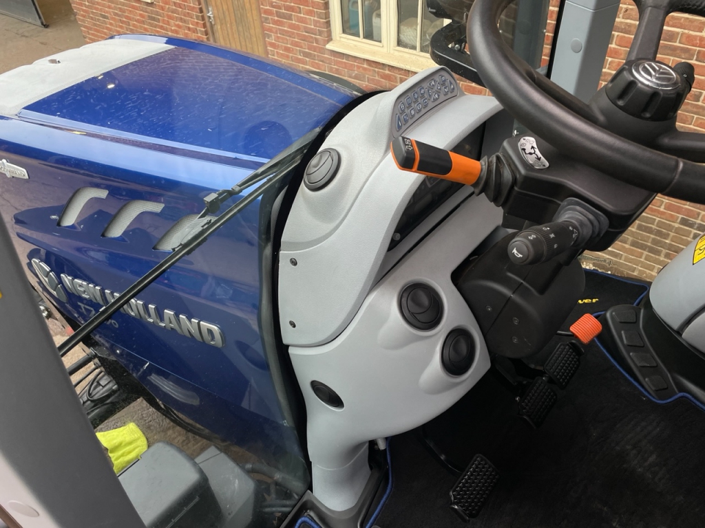New Holland T7.270