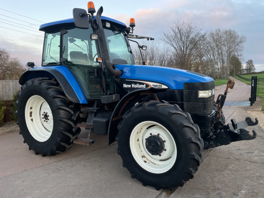 New Holland TM 120