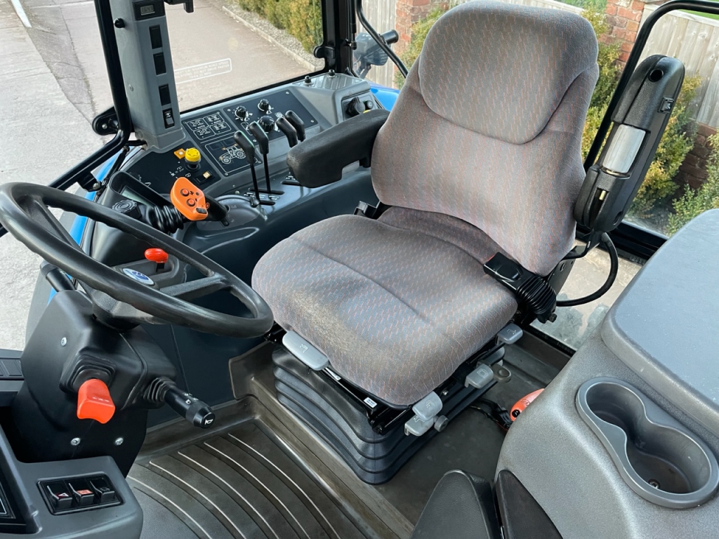 New Holland TM 120