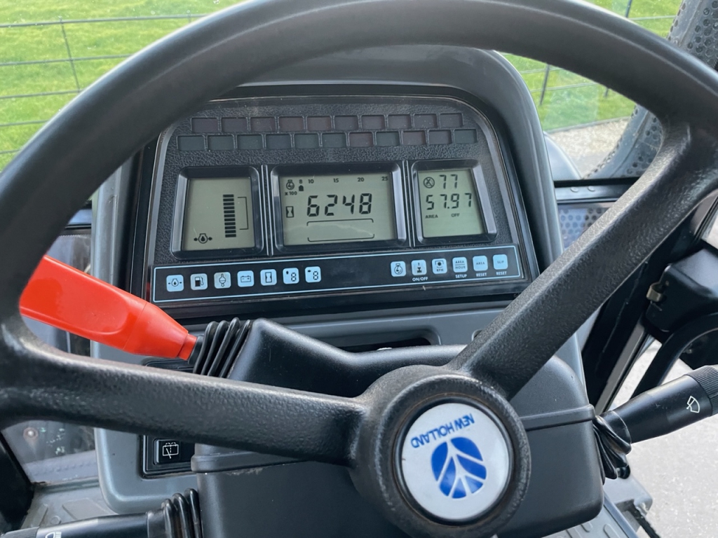 New Holland TM 120