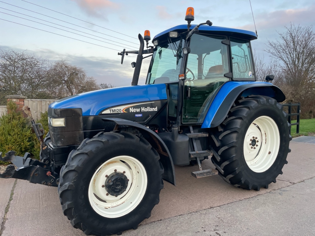 New Holland TM 120