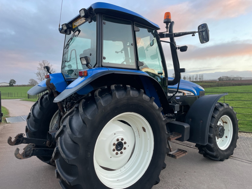 New Holland TM 120