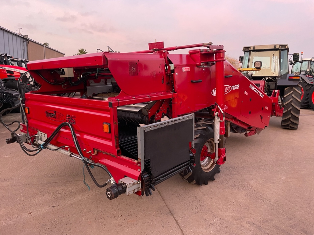 Scotts Micro Lift RS2 potato windrower