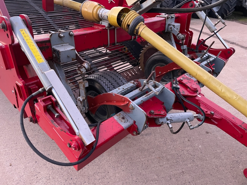 Scotts Micro Lift RS2 potato windrower