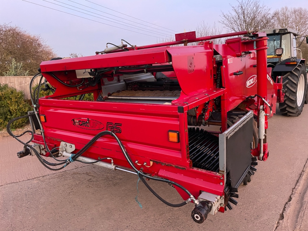 Scotts Micro Lift RS2 potato windrower