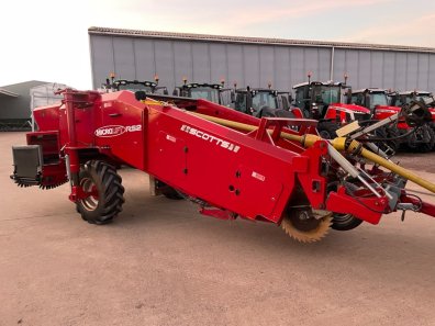 Scotts Micro Lift RS2 potato windrower