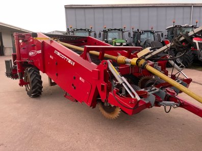 Scotts Micro Lift RS2 potato windrower