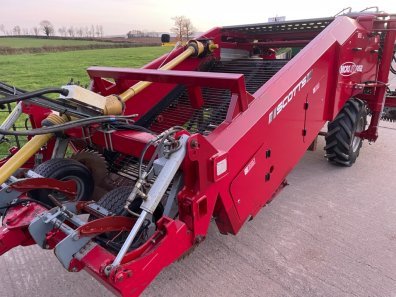 Scotts Micro Lift RS2 potato windrower