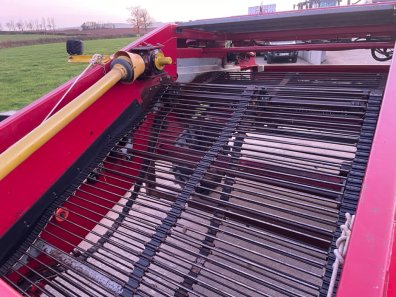 Scotts Micro Lift RS2 potato windrower