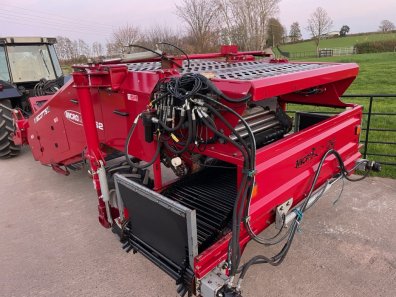 Scotts Micro Lift RS2 potato windrower