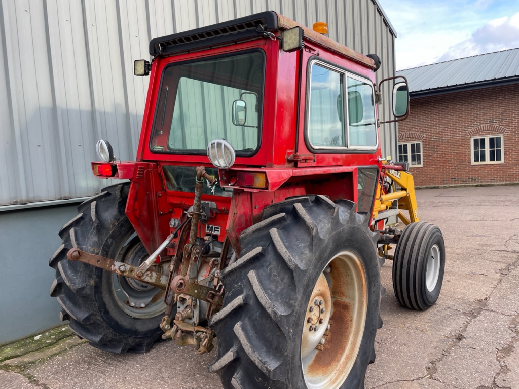 Massey Ferguson red cab 550