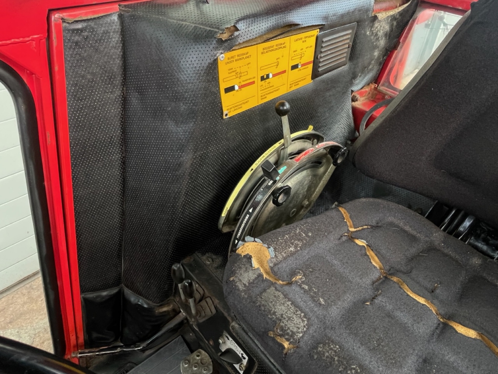 Massey Ferguson red cab 550