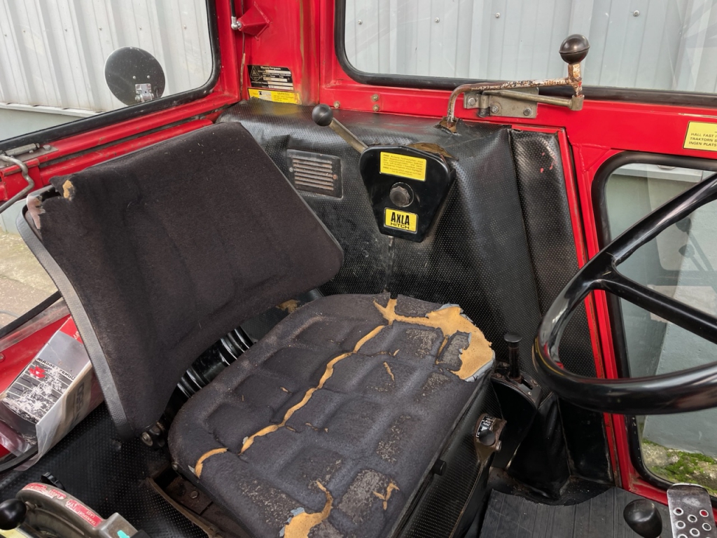 Massey Ferguson red cab 550