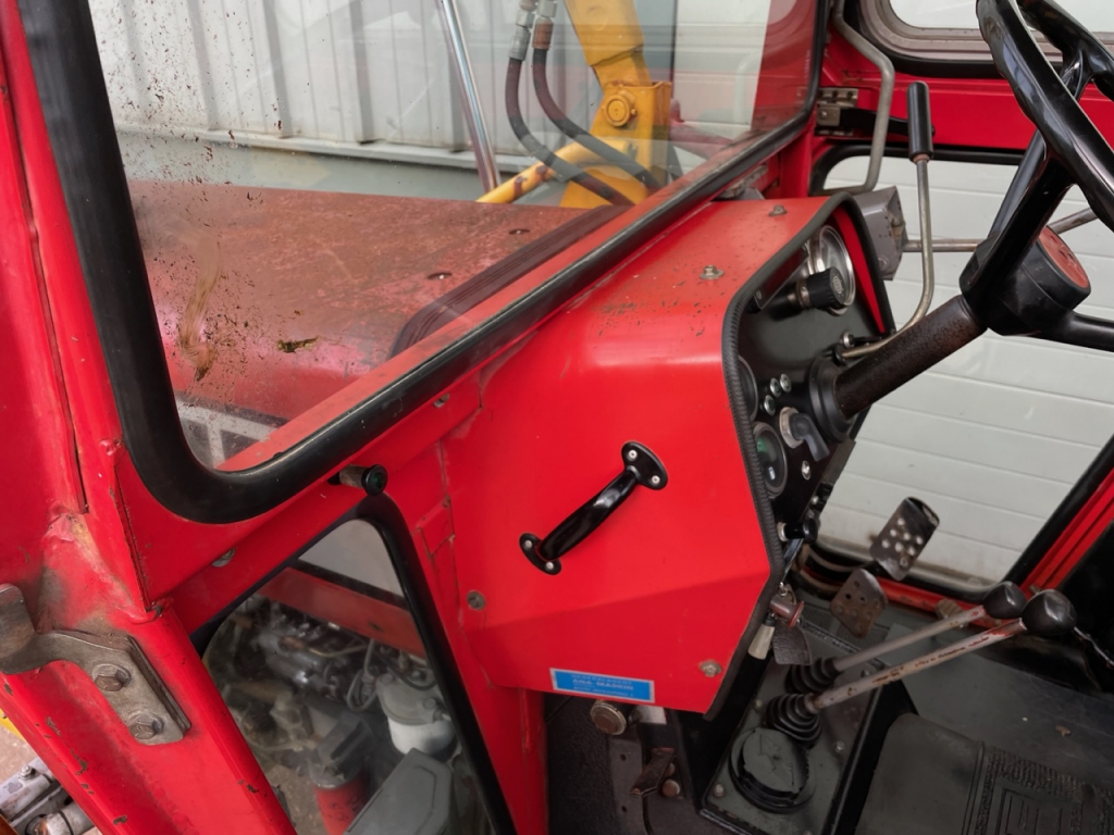 Massey Ferguson red cab 550