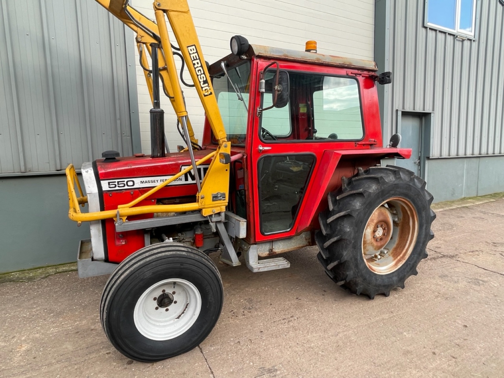 Massey Ferguson red cab 550