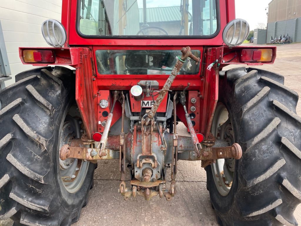 Massey Ferguson red cab 550
