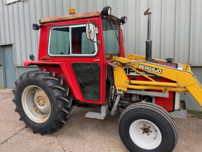 Massey Ferguson red cab 550