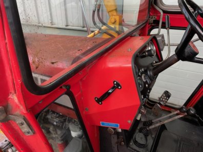 Massey Ferguson red cab 550