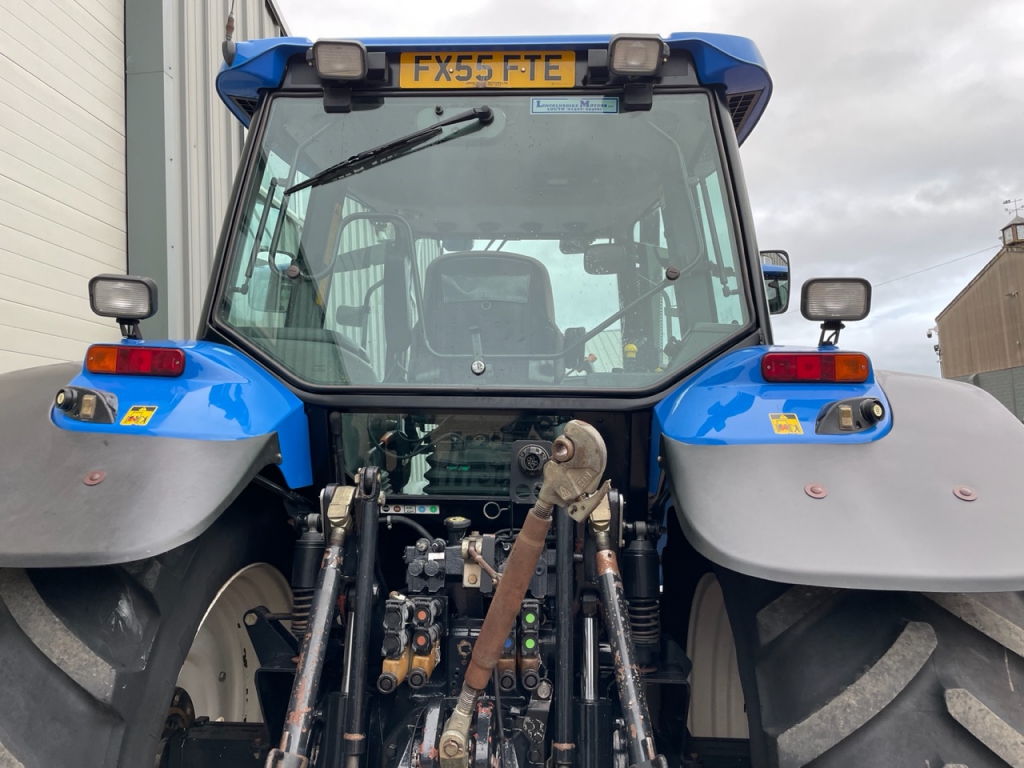 New Holland TM175
