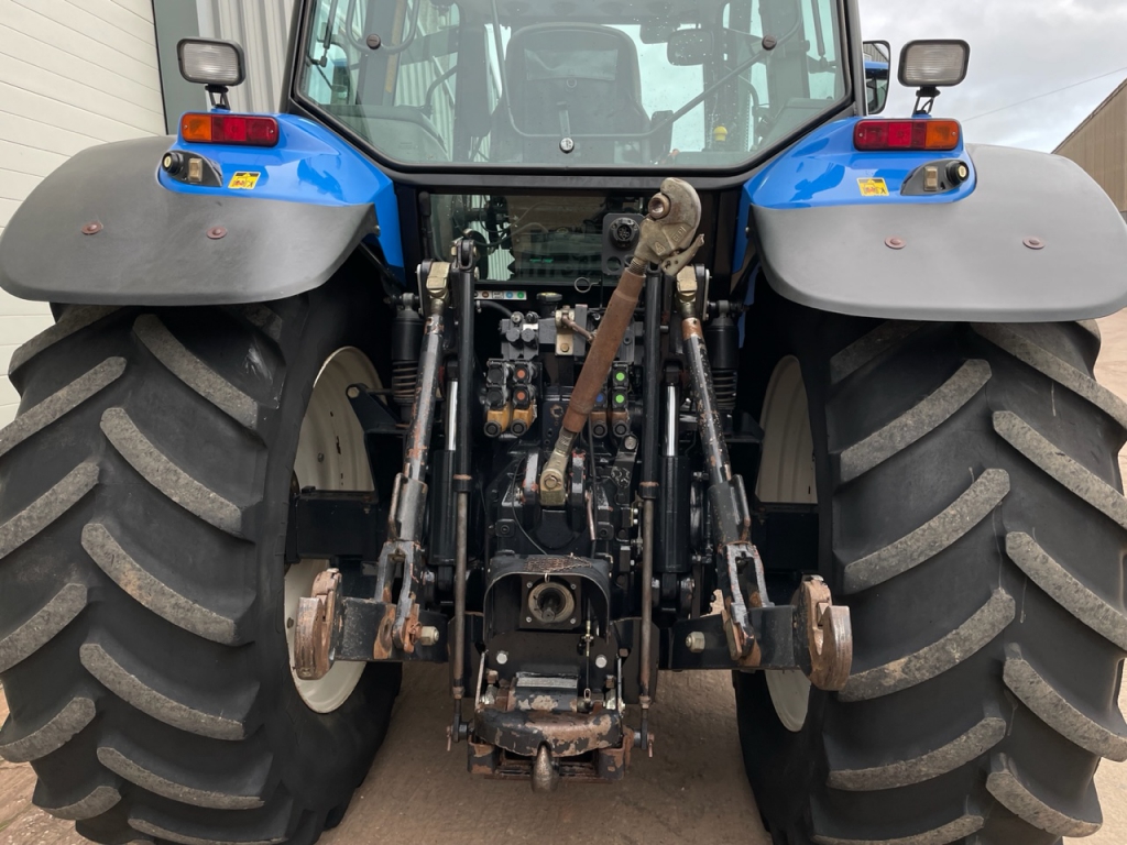 New Holland TM175