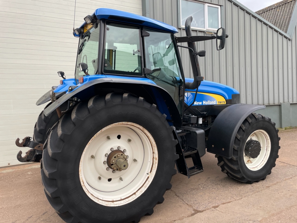 New Holland TM175