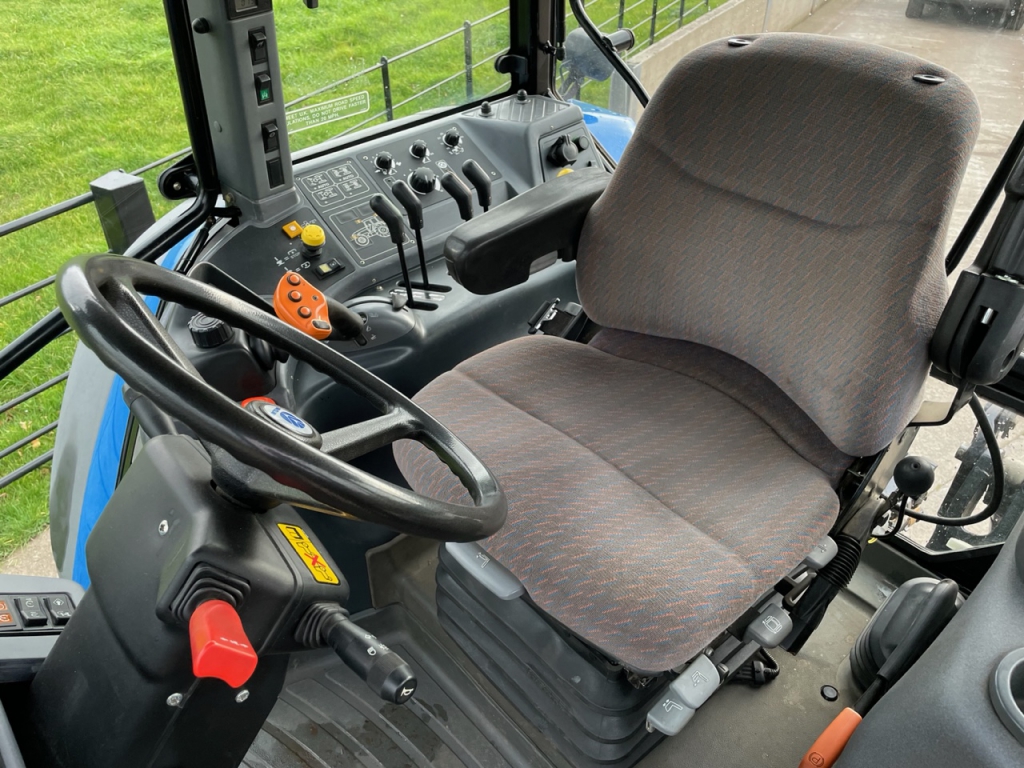 New Holland TM175