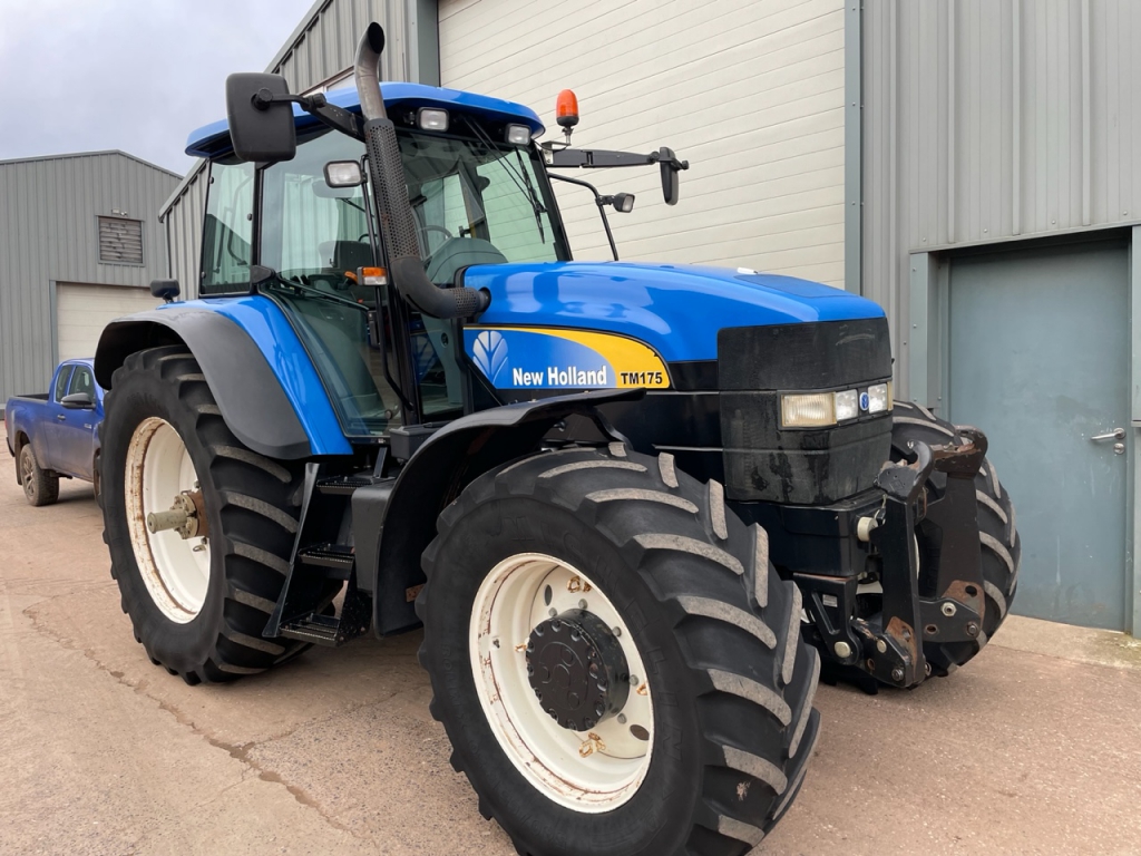 New Holland TM175