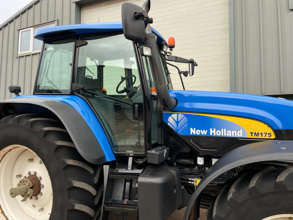 New Holland TM175