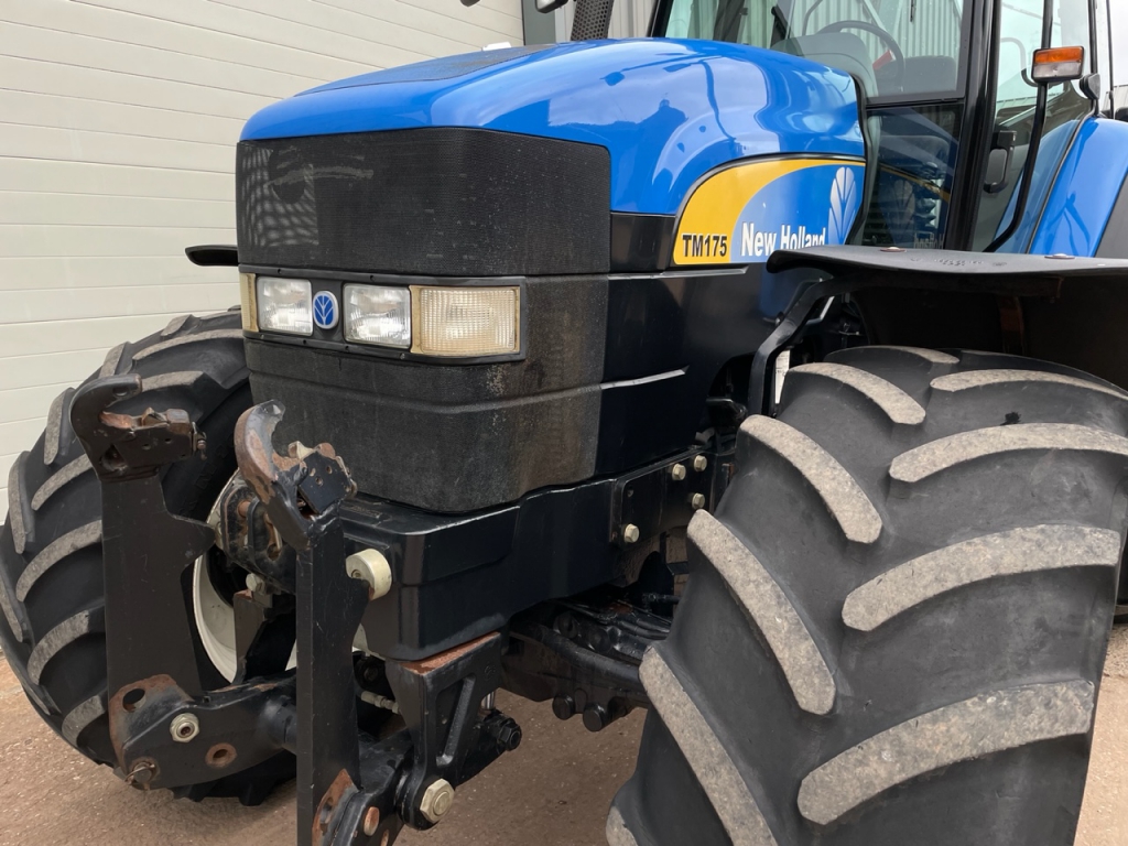 New Holland TM175