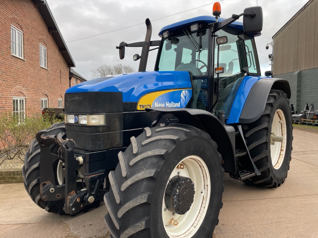 New Holland TM175