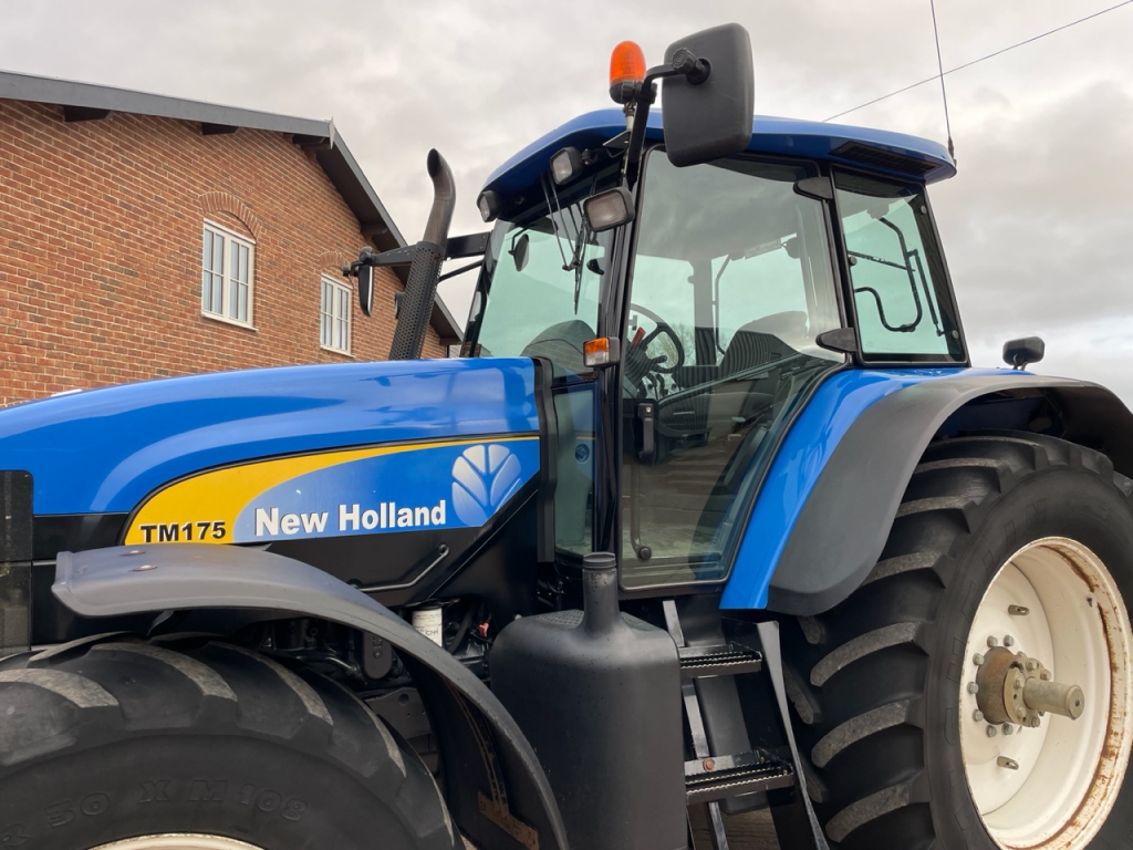 New Holland TM175