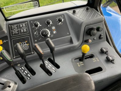 New Holland TM175
