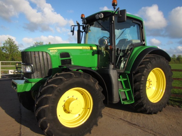 John Deere 6930