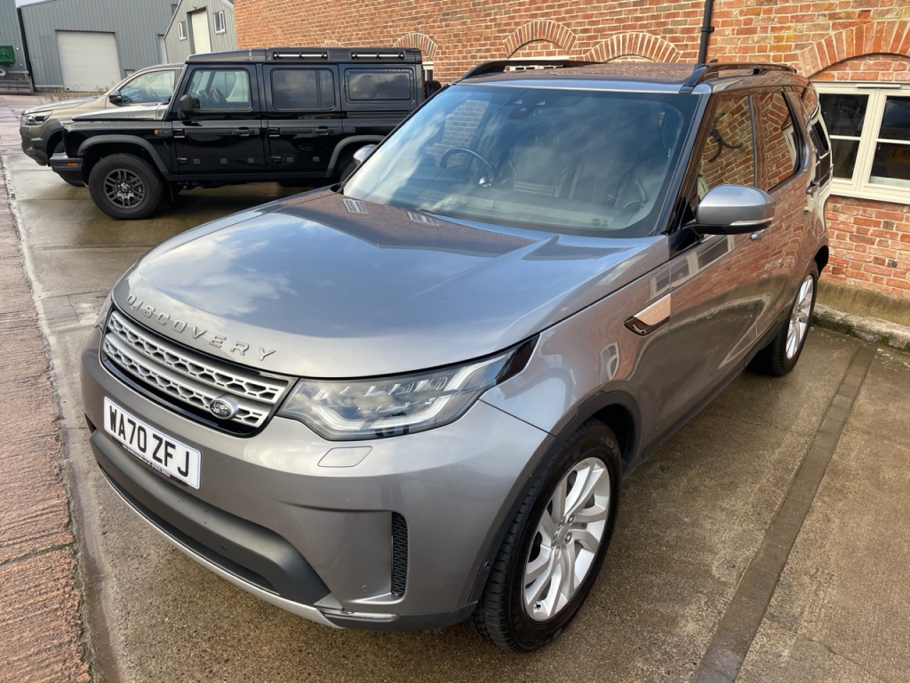 Land Rover Discovery 3.0LT SD6 HSE commercial