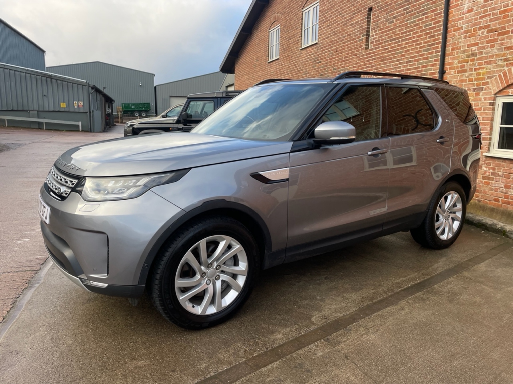 Land Rover Discovery 3.0LT SD6 HSE commercial