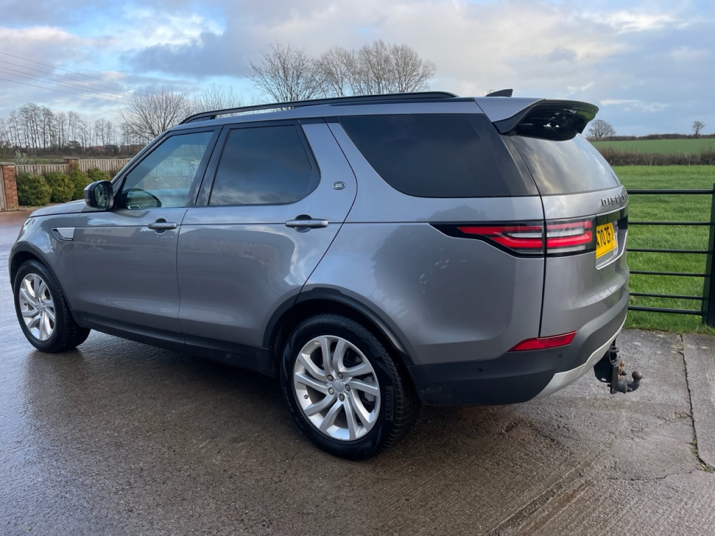 Land Rover Discovery 3.0LT SD6 HSE commercial