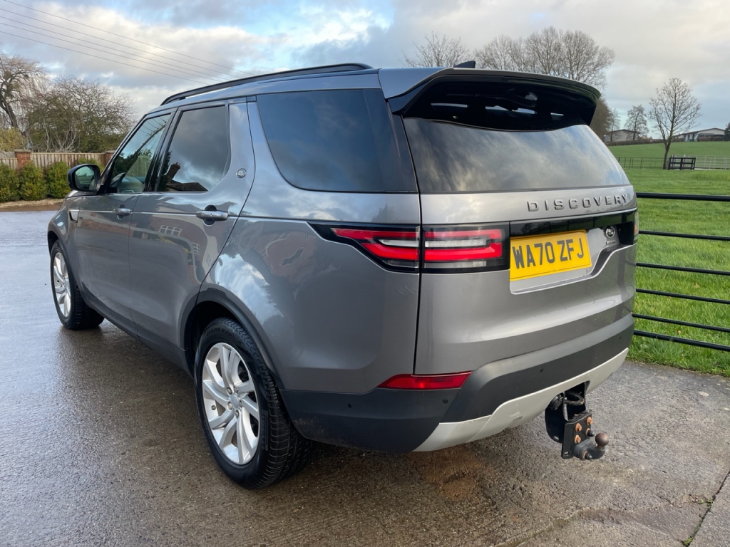 Land Rover Discovery 3.0LT SD6 HSE commercial