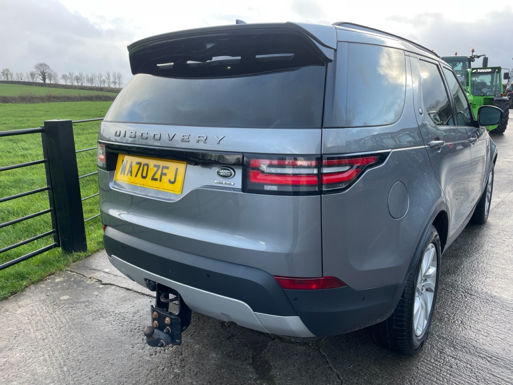 Land Rover Discovery 3.0LT SD6 HSE commercial