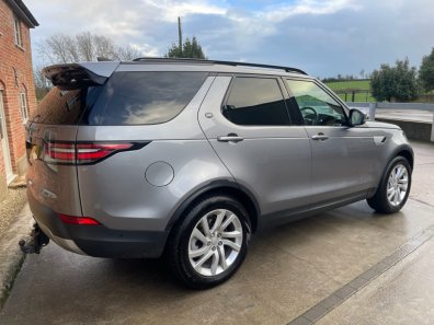 Land Rover Discovery 3.0LT SD6 HSE commercial