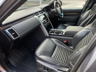 Land Rover Discovery 3.0LT SD6 HSE commercial